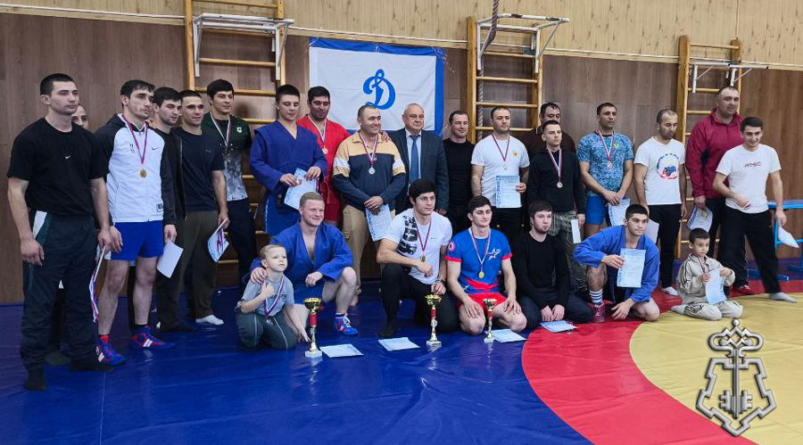 В Адыгее команда Росгвардии стала призером в чемпионате по самбо